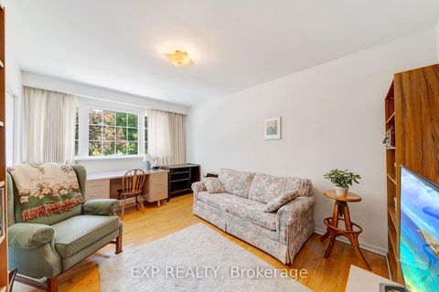 Photo 17 at 6 Queensland Court, West Deane, Toronto