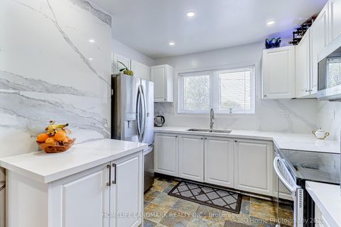 Photo 6 at 3 - 361 Birchmount Road, Cliffside, Toronto