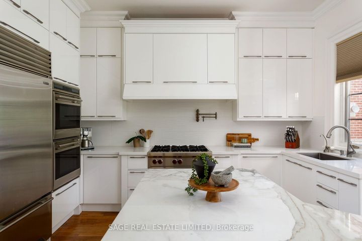 Photo 12 at 70 Wendover Road, Kingsway South, Toronto