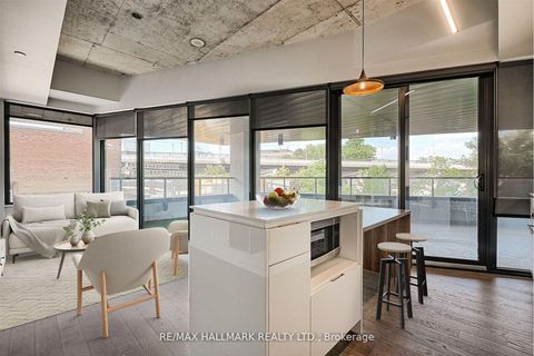 Photo 4 at 209 - 383 Sorauren Avenue, Roncesvalles, Toronto