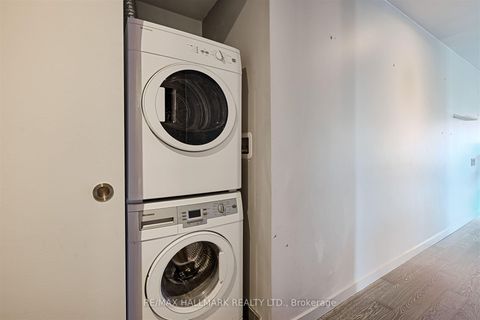 Photo 10 at 209 - 383 Sorauren Avenue, Roncesvalles, Toronto