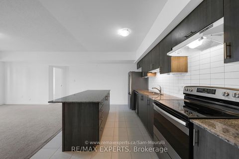 Photo 15 at 207 - 6 Spice Way, Rural Barrie Southeast, Barrie