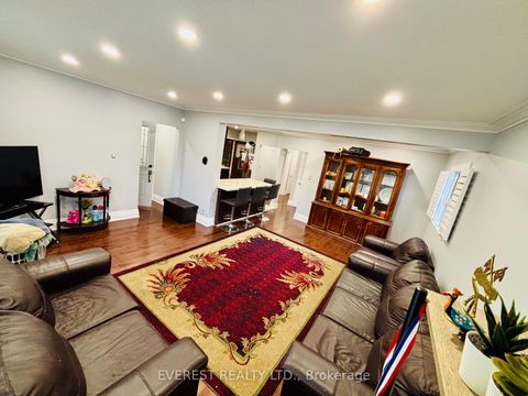 Photo 10 at 6 Maretta Avenue, Eglinton East, Toronto Photo 10 at 6 Maretta Avenue, Eglinton East, Toronto