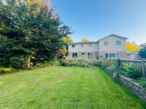 Photo 5 at 8 Gallacher Avenue, Oak Ridges, Richmond Hill Photo 5 at 8 Gallacher Avenue, Oak Ridges, Richmond Hill