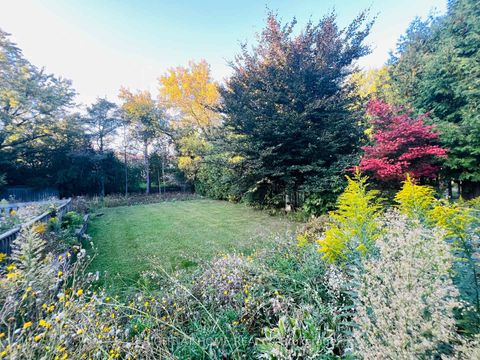 Photo 7 at 8 Gallacher Avenue, Oak Ridges, Richmond Hill Photo 7 at 8 Gallacher Avenue, Oak Ridges, Richmond Hill