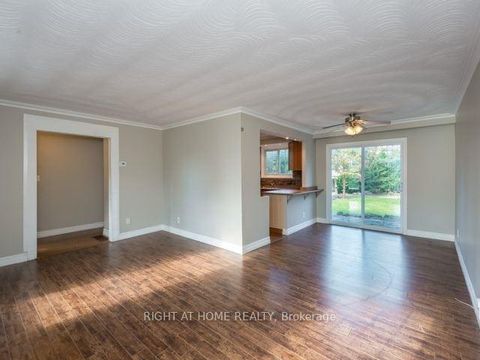 Photo 10 at 8 Gallacher Avenue, Oak Ridges, Richmond Hill Photo 10 at 8 Gallacher Avenue, Oak Ridges, Richmond Hill