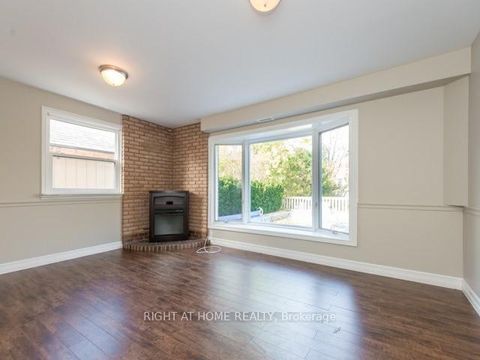 Photo 12 at 8 Gallacher Avenue, Oak Ridges, Richmond Hill Photo 12 at 8 Gallacher Avenue, Oak Ridges, Richmond Hill