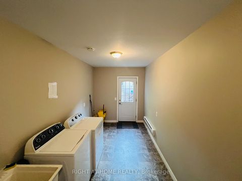 Photo 13 at 8 Gallacher Avenue, Oak Ridges, Richmond Hill
