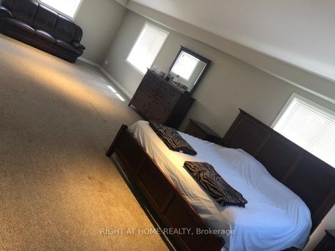 Photo 25 at 8 Gallacher Avenue, Oak Ridges, Richmond Hill