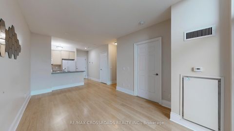 Photo 5 at Ph1 - 15 Greenview Avenue, Newtonbrook West, Toronto