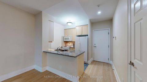 Photo 8 at Ph1 - 15 Greenview Avenue, Newtonbrook West, Toronto