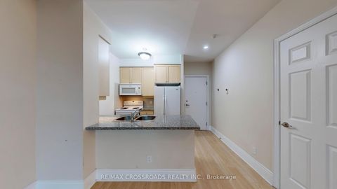 Photo 9 at Ph1 - 15 Greenview Avenue, Newtonbrook West, Toronto