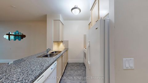 Photo 10 at Ph1 - 15 Greenview Avenue, Newtonbrook West, Toronto
