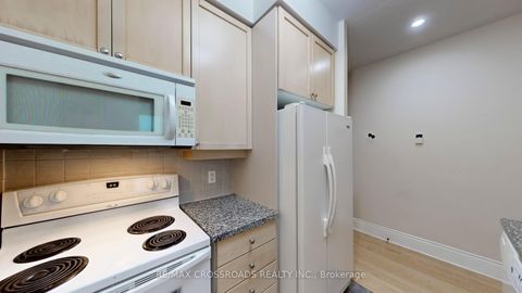 Photo 12 at Ph1 - 15 Greenview Avenue, Newtonbrook West, Toronto