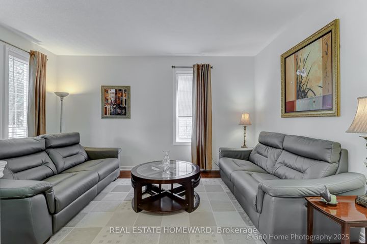 Photo 4 at 9 Tarmack Drive, Jefferson, Richmond Hill