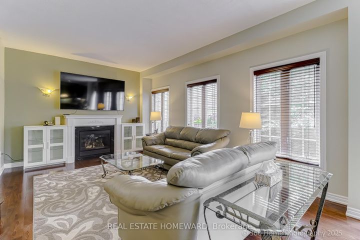 Photo 8 at 9 Tarmack Drive, Jefferson, Richmond Hill