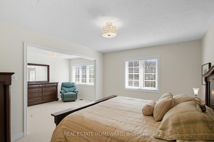 Photo 15 at 9 Tarmack Drive, Jefferson, Richmond Hill