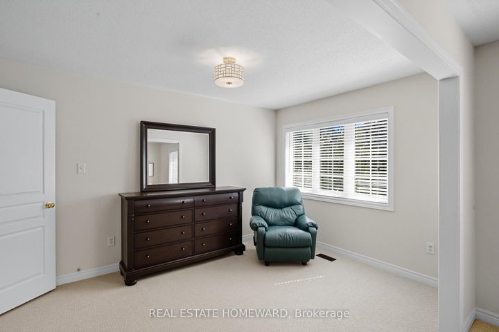 Photo 18 at 9 Tarmack Drive, Jefferson, Richmond Hill