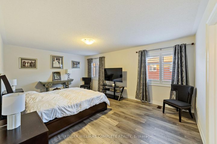 Photo 20 at 24 MACBEAN Crescent, Waterdown, Hamilton