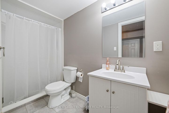 Photo 37 at 24 MACBEAN Crescent, Waterdown, Hamilton