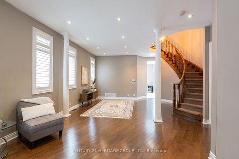 Photo 1 at 20 Altus Park Drive, Patterson, Vaughan