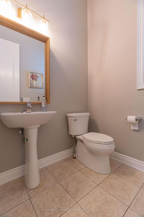 Photo 4 at 20 Altus Park Drive, Patterson, Vaughan