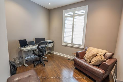 Photo 5 at 20 Altus Park Drive, Patterson, Vaughan