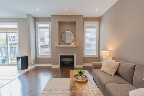 Photo 8 at 20 Altus Park Drive, Patterson, Vaughan