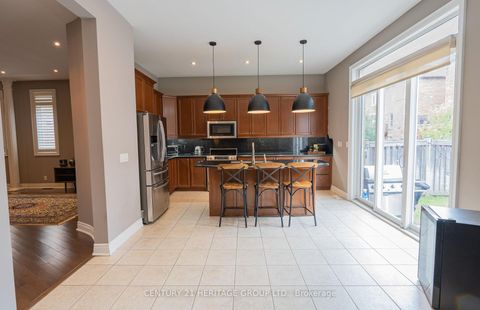 Photo 9 at 20 Altus Park Drive, Patterson, Vaughan