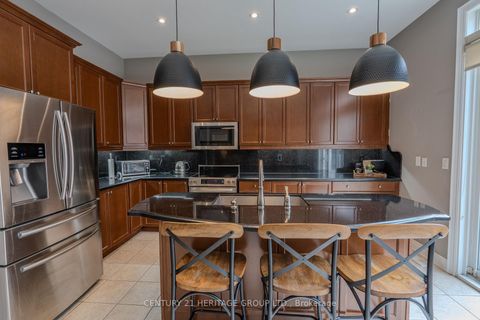 Photo 10 at 20 Altus Park Drive, Patterson, Vaughan