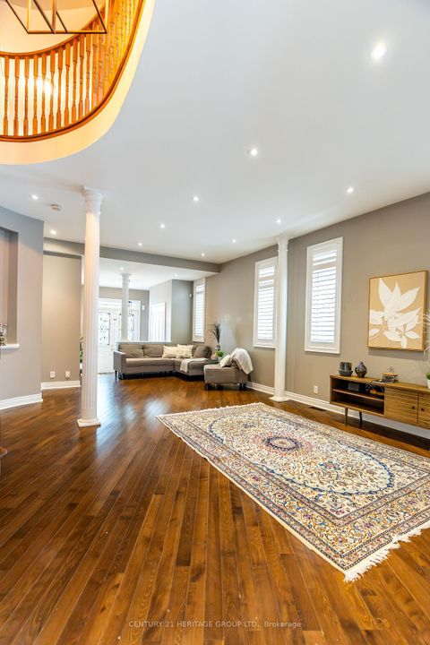 Photo 12 at 20 Altus Park Drive, Patterson, Vaughan