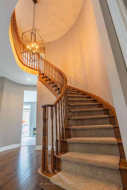 Photo 13 at 20 Altus Park Drive, Patterson, Vaughan