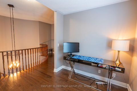 Photo 15 at 20 Altus Park Drive, Patterson, Vaughan