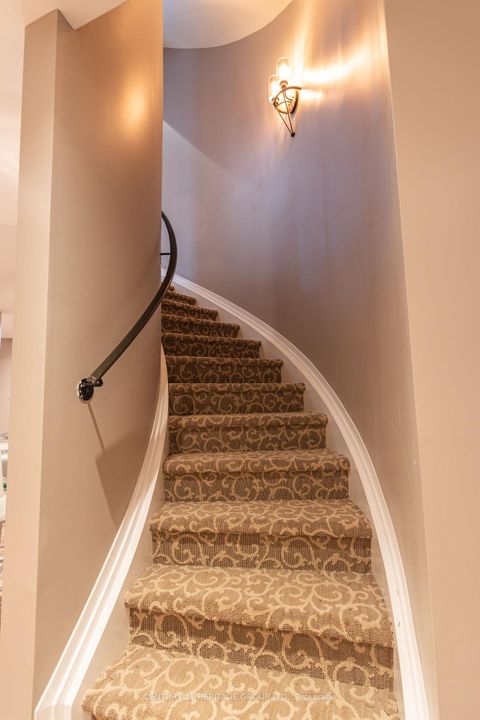 Photo 32 at 20 Altus Park Drive, Patterson, Vaughan
