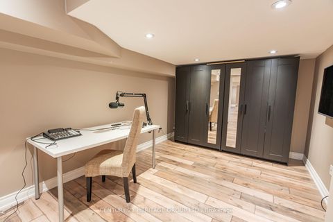 Photo 33 at 20 Altus Park Drive, Patterson, Vaughan