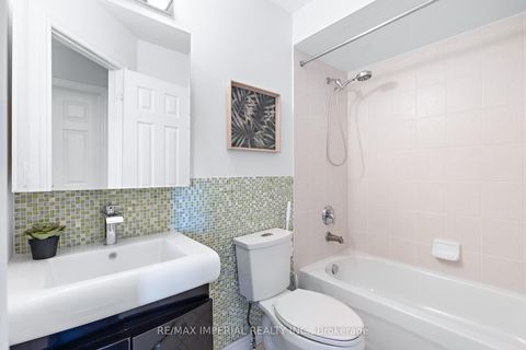 Photo 33 at 6 John Frank Road, East Woodbridge, Vaughan