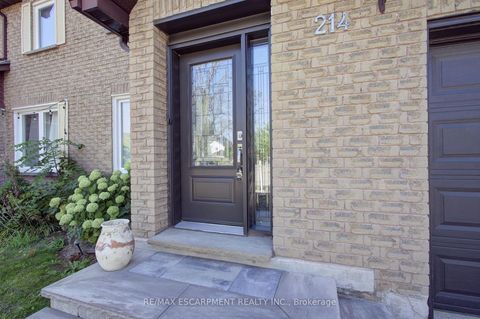 Photo 2 at 214 Ross Lane, RO River Oaks, Oakville
