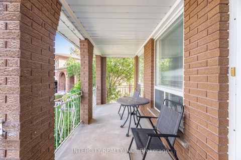 Photo 2 at 26 North Ridge Road, West Woodbridge, Vaughan