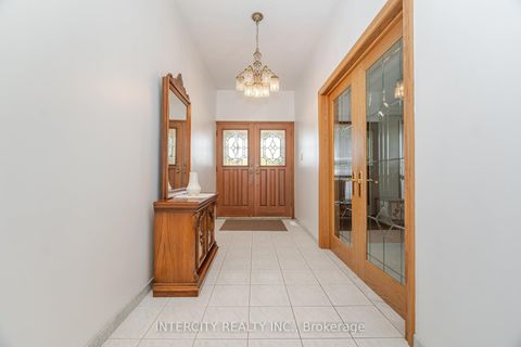 Photo 3 at 26 North Ridge Road, West Woodbridge, Vaughan