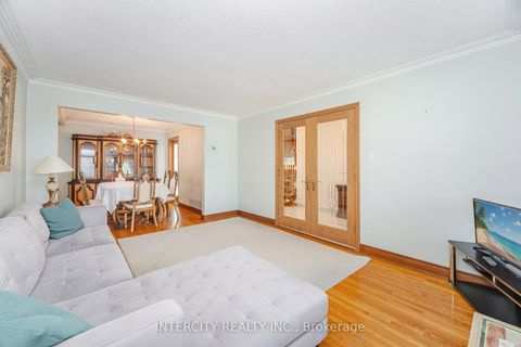 Photo 6 at 26 North Ridge Road, West Woodbridge, Vaughan