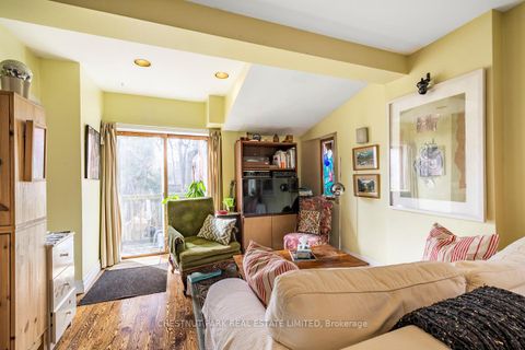 Photo 2 at 657 Davenport Road, Casa Loma, Toronto