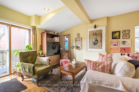 Photo 5 at 657 Davenport Road, Casa Loma, Toronto