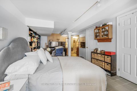 Photo 11 at 657 Davenport Road, Casa Loma, Toronto