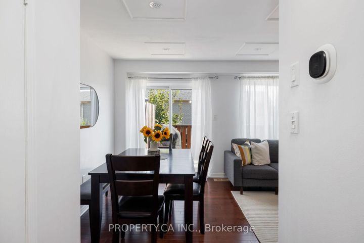 Photo 13 at 42 West Oak Crescent, Pelmo Park W4, Toronto
