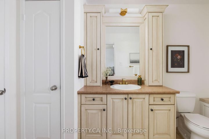 Photo 26 at 42 West Oak Crescent, Pelmo Park W4, Toronto