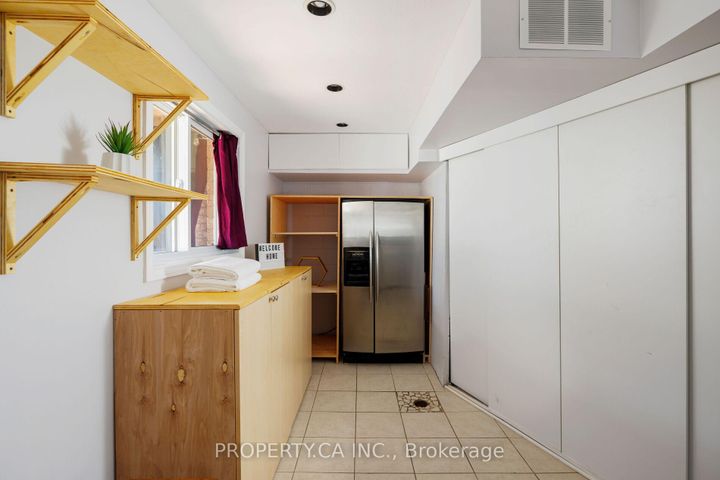 Photo 34 at 42 West Oak Crescent, Pelmo Park W4, Toronto