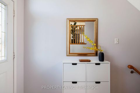 Photo 2 at 42 West Oak Crescent, Pelmo Park W4, Toronto