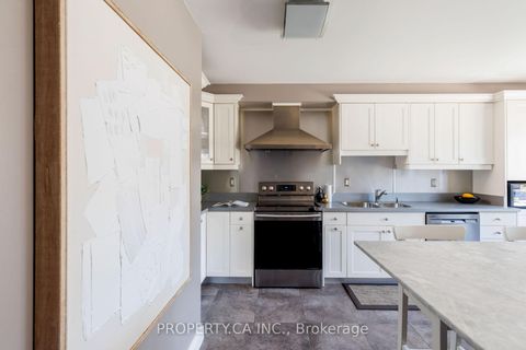 Photo 4 at 42 West Oak Crescent, Pelmo Park W4, Toronto