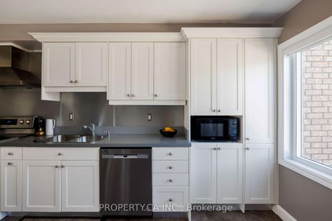 Photo 6 at 42 West Oak Crescent, Pelmo Park W4, Toronto