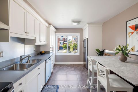 Photo 11 at 42 West Oak Crescent, Pelmo Park W4, Toronto